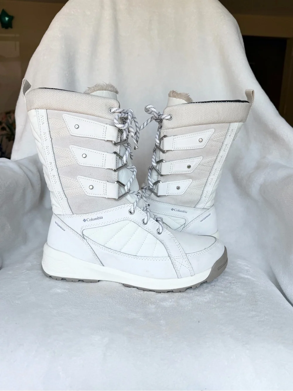 Columbia Women's Meadows Omni-Heat 3D Mid Calf Boot White Size 9 US
